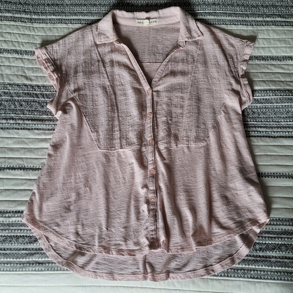 Mesh + Lace Short Sleeve Light Pink Gauze Button Down High Low Top Sz Medium - Picture 15 of 16